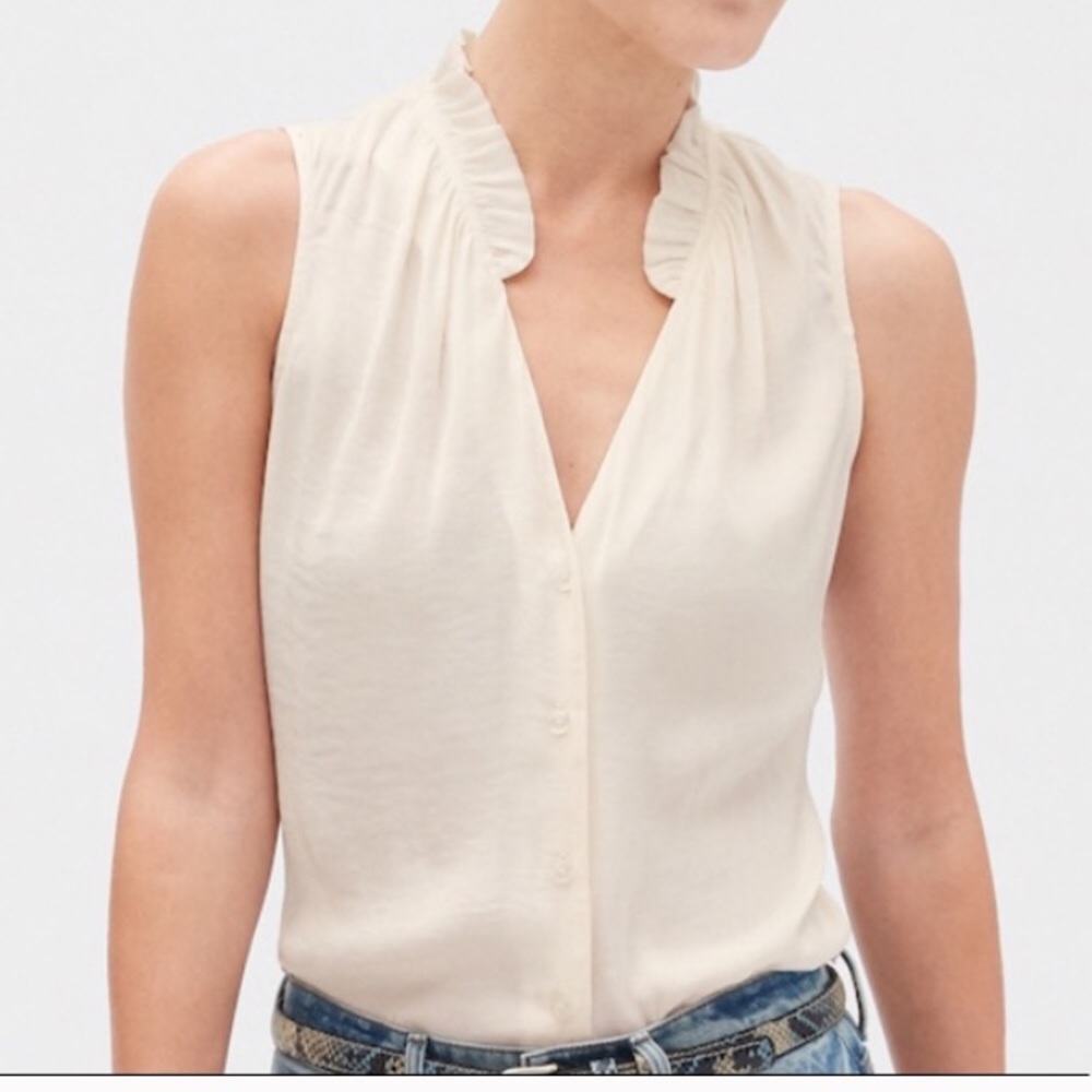 Banana Republic Deep V neck with collar Ruffles button down